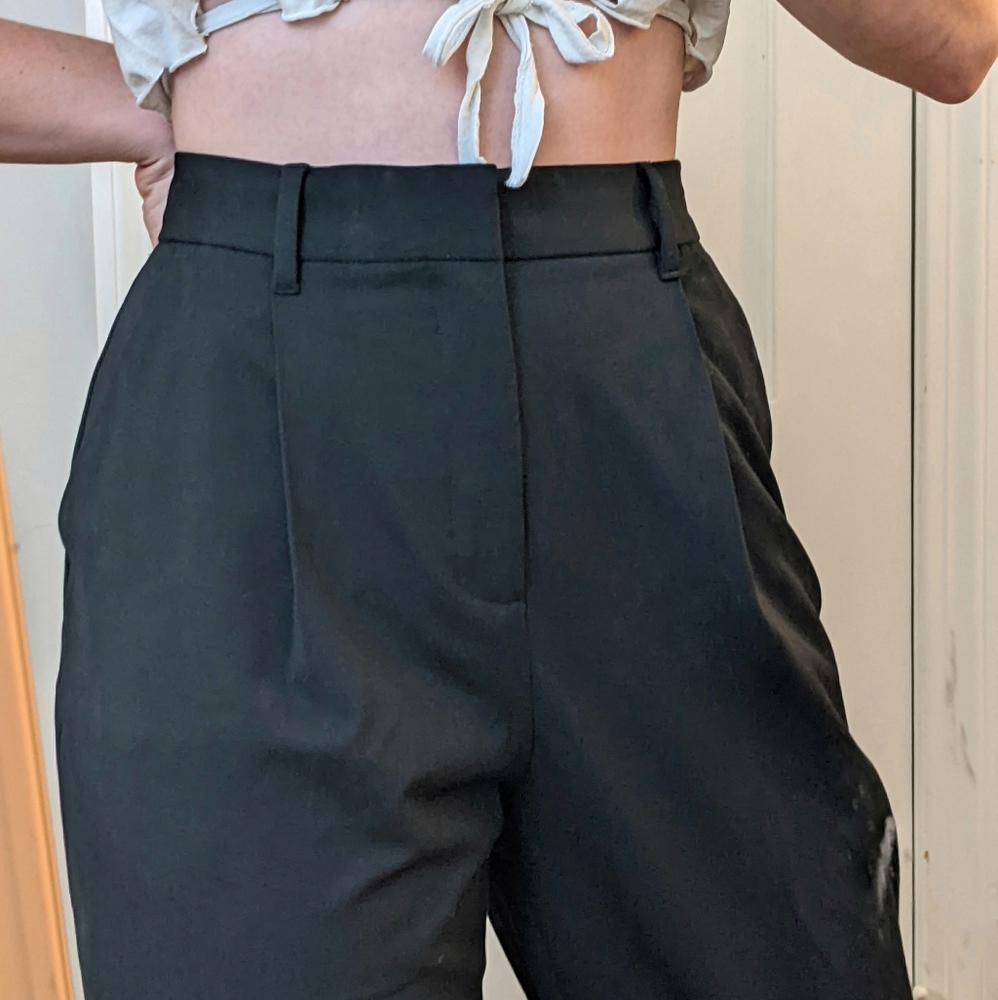 🖤Black high-rise tapered pants!